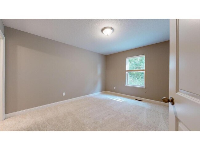 Building Photo - 5585 Orchard Cove