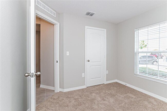 Building Photo - 1725 Canaan Lp