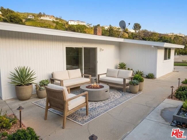 Building Photo - 1271 El Hito Cir