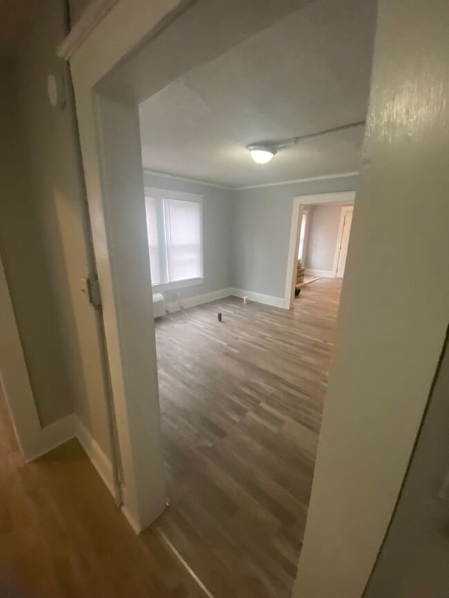 Building Photo - Dowtown Gadsden - Newly Renovated- Spacious