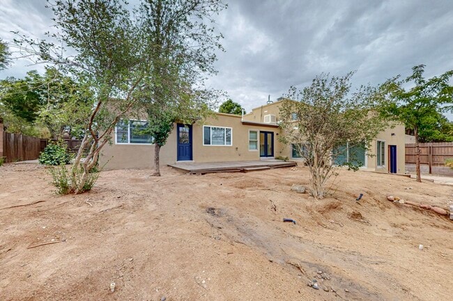 Building Photo - 713 Rio Arriba Ave SE