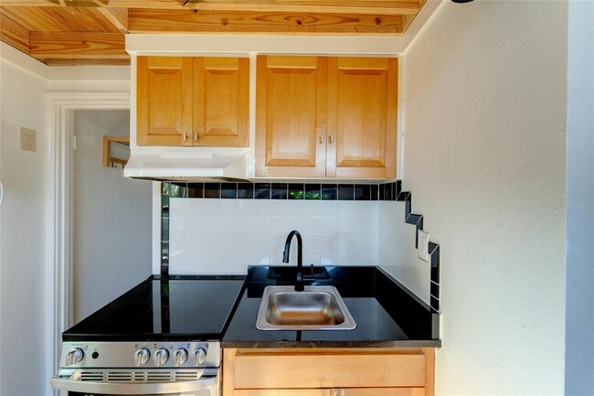 Building Photo - 3700 1/2 Kerbey Ln