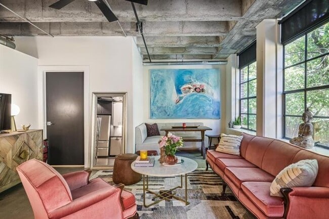 Building Photo - 1065 United Ave SE