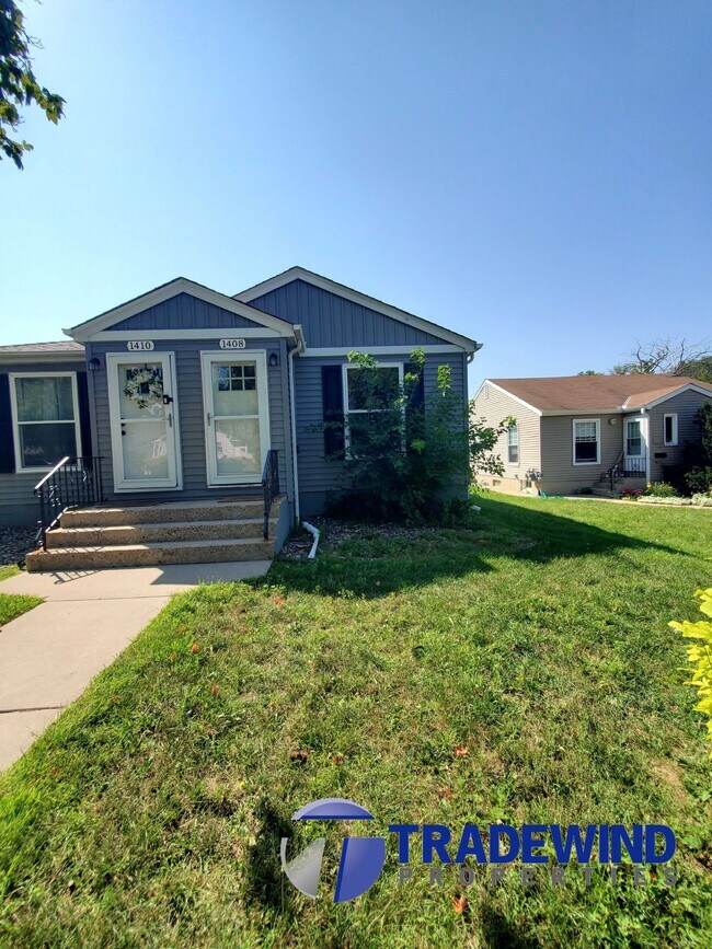 Building Photo - 1408 Lake St NE