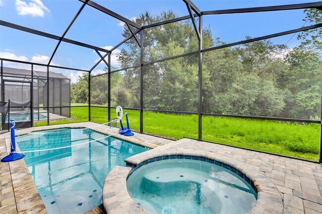 Building Photo - 1919 Tropical Palms Cir