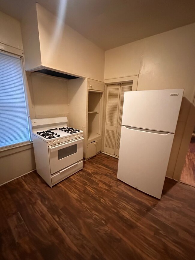 Building Photo - Charming 1-Bedroom Duplex in Historic High...