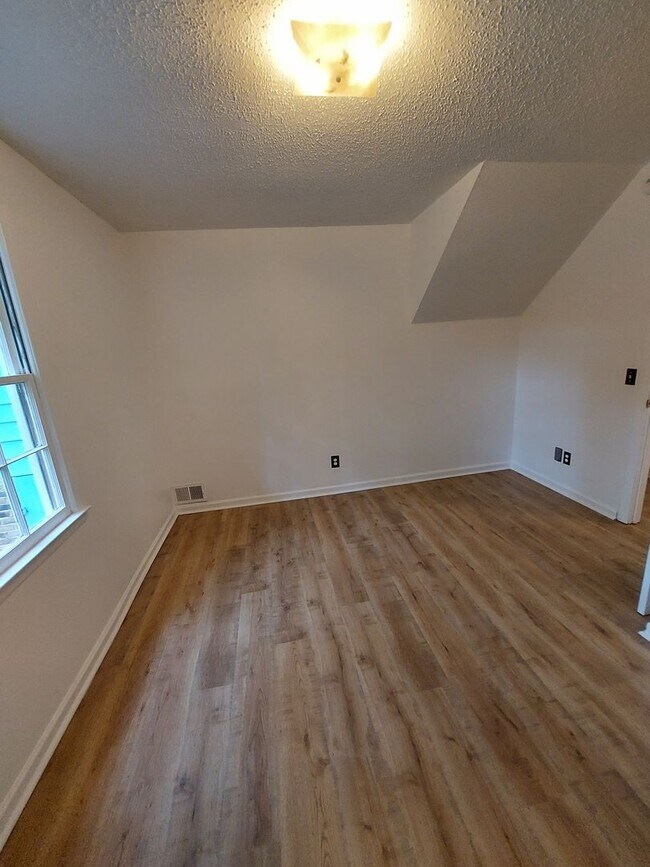 Building Photo - 74 Westpine Ct