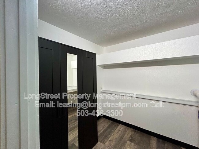 Building Photo - 794 SW Orchard Pl