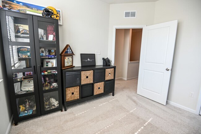 Building Photo - Odenton Townhouse