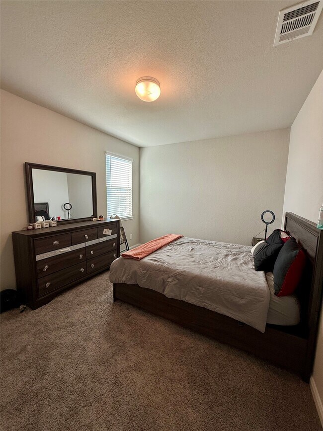 Building Photo - 15402 Sailpoint Ln