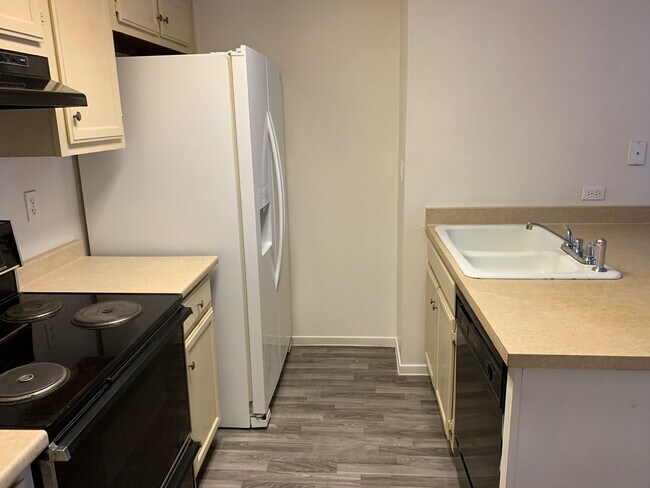 Building Photo - Cozy 1 bedroom unit near campus