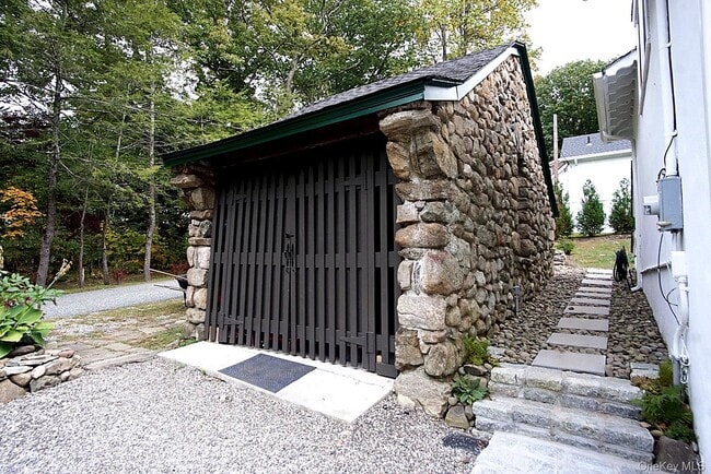 Building Photo - 20 Ridge Rd