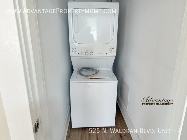 Building Photo - 525 N Waldran Blvd