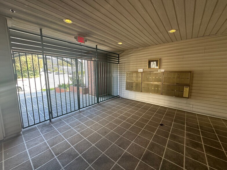 Building Photo - 2706 Honolulu Ave