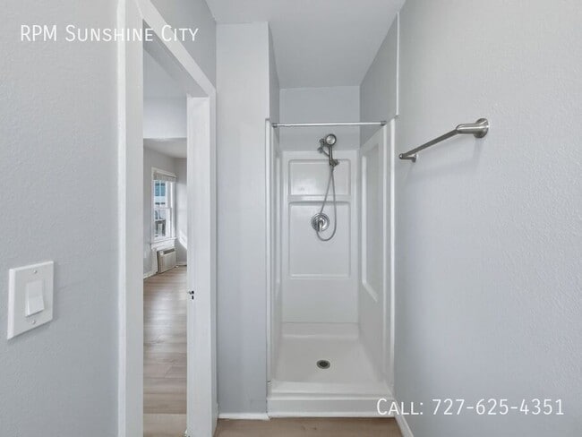 Building Photo - 1115 Highland St N