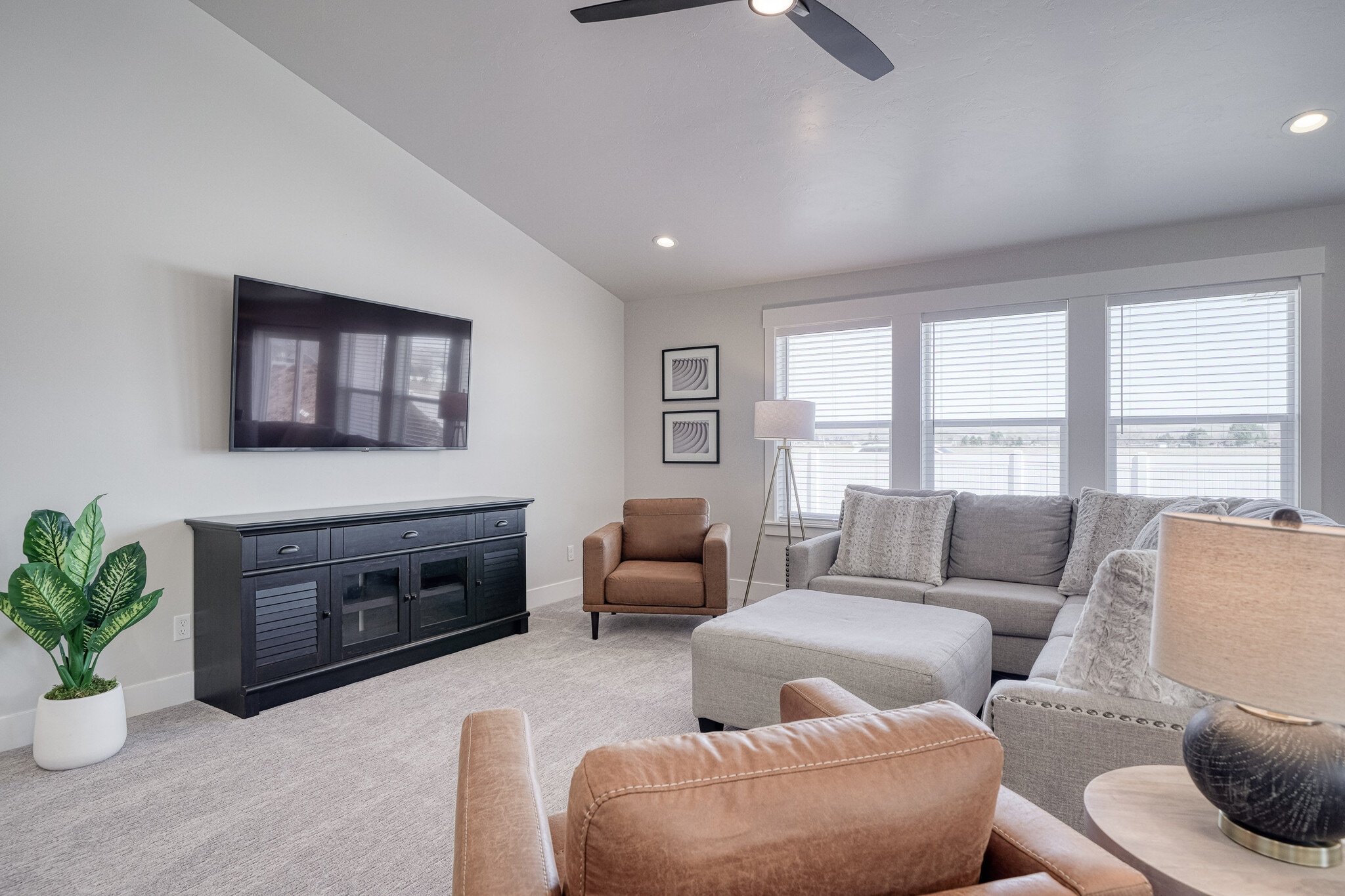 Building Photo - 1830 Mesa Canyon Dr