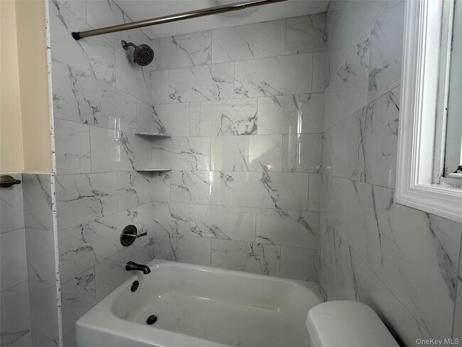 Building Photo - 6 Bayberry Ln