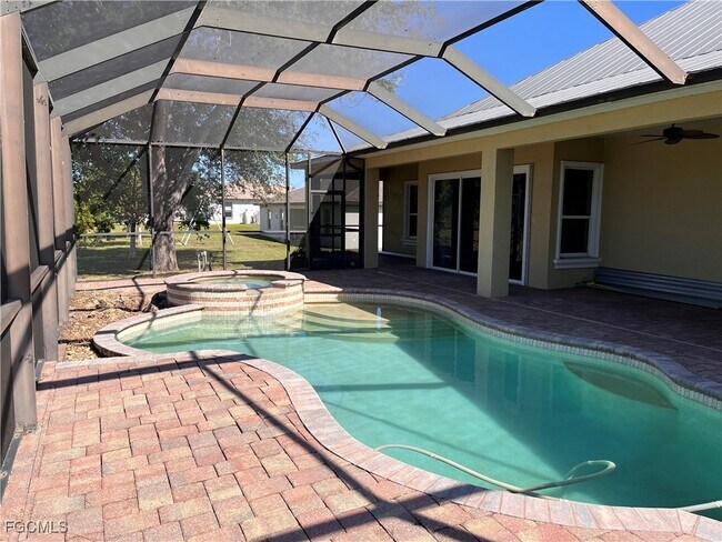 Building Photo - 1521 SW 22nd Pl