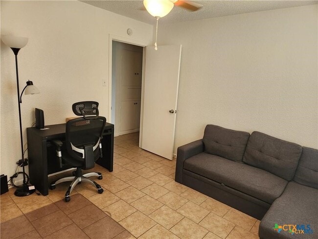 Building Photo - 106 W Avenue G