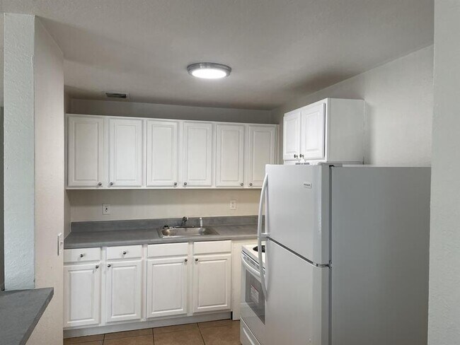 Building Photo - 1500 W Blue Heron Blvd