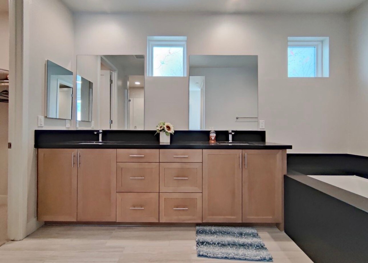 Building Photo - 371 Novel