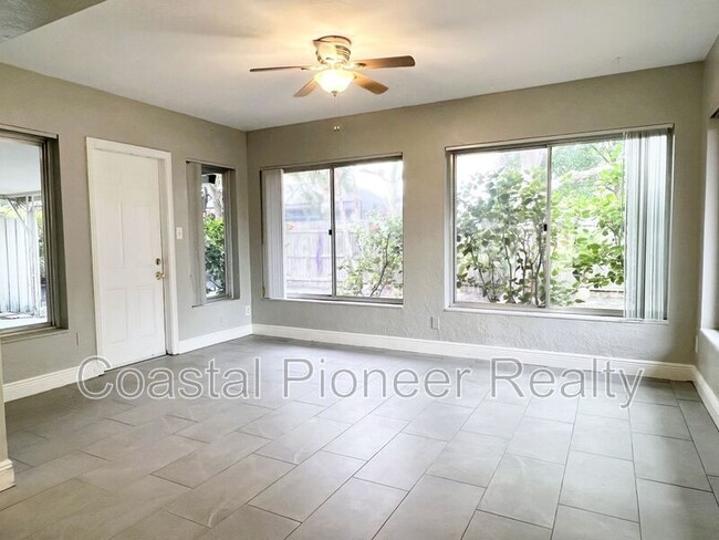 Building Photo - 2489 Del Rio Way