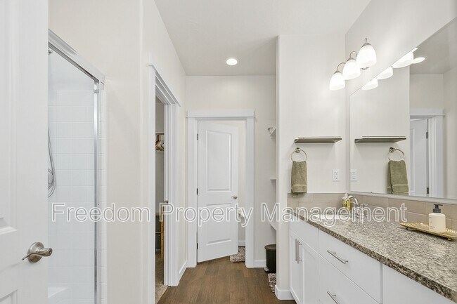 Building Photo - 6218 W los Flores Dr