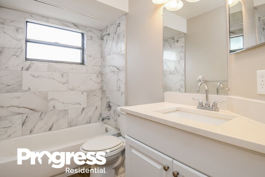 Building Photo - 10019 Creekwater Blvd