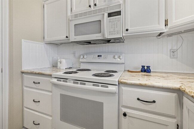 Building Photo - 7302 Bay Meadows Dr