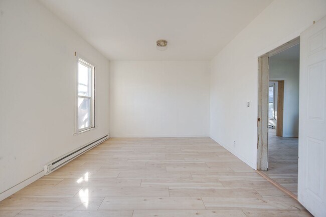Building Photo - Remodeled 2 Bedroom Home Near WSU & Downto...