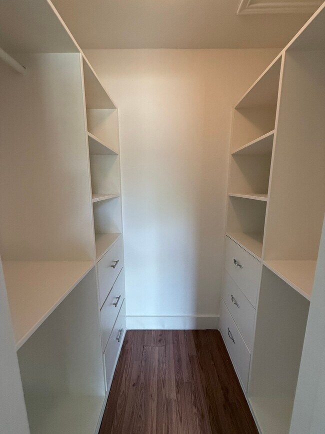 Building Photo - 4006 Cedar Ridge Ct