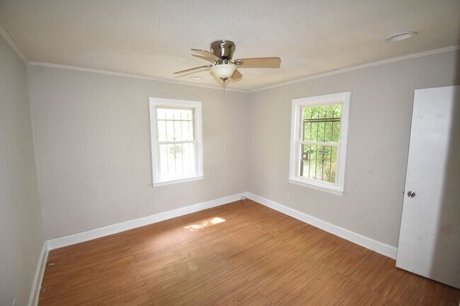 Building Photo - Coming Soon! 3 Bedroom and 1 Bath Home (Pets Considered)