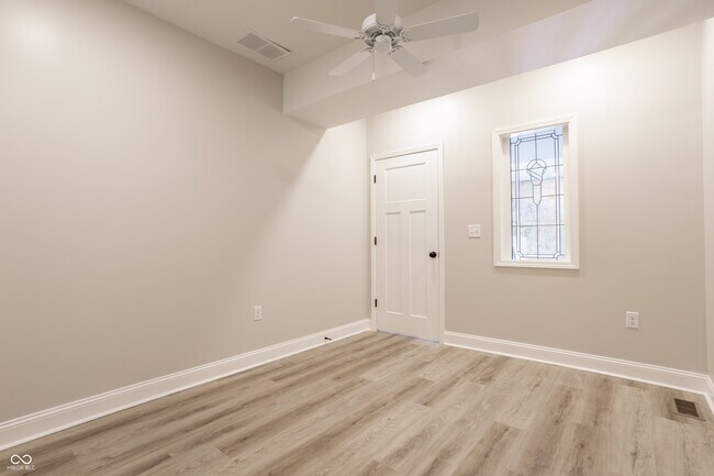 Building Photo - 108 W Main St