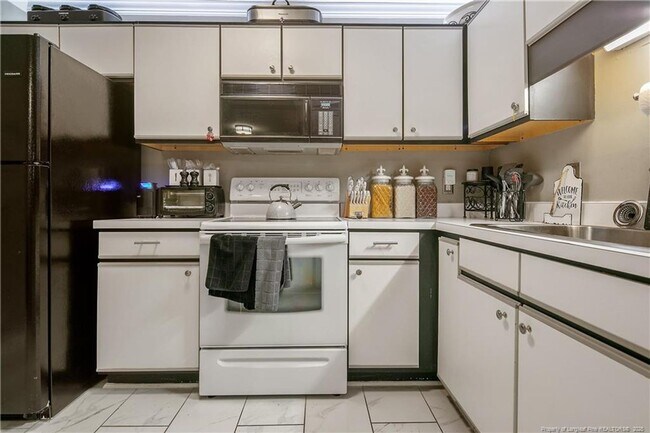 Building Photo - 2 Bedrooms 2 Bathrooms Condo