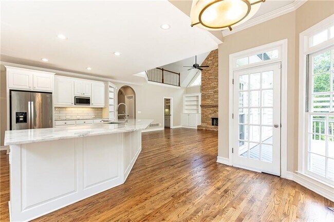 Building Photo - 9360 Nesbit Lakes Dr