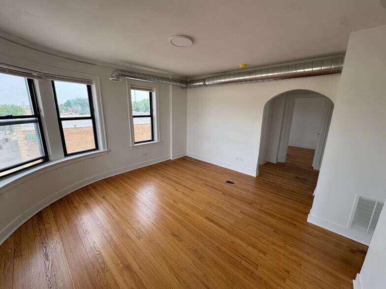 Building Photo - 1553 W 94th St