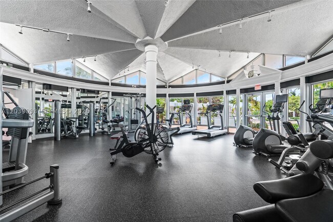 Building Photo - 5055 Collins Ave