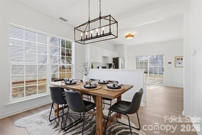 Building Photo - 2443 Normancrest Ct