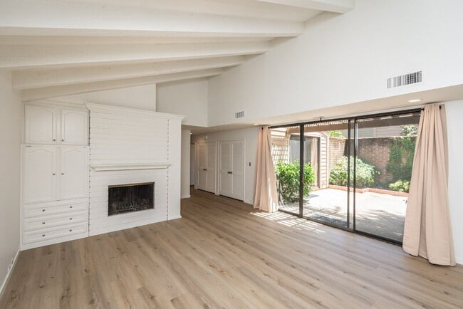 Building Photo - 478 Hartnell Pl