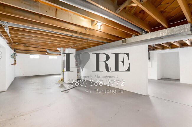 Building Photo - 1329 Elaine Rd