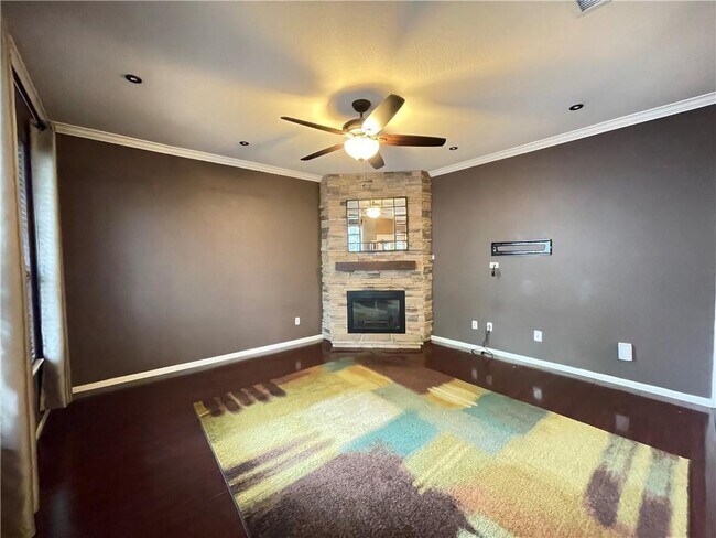 Building Photo - 8217 Longdraw Dr