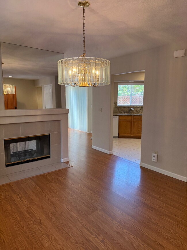 Building Photo - Charming 3 Bedroom 2.5 Bathroom Home in Pr...