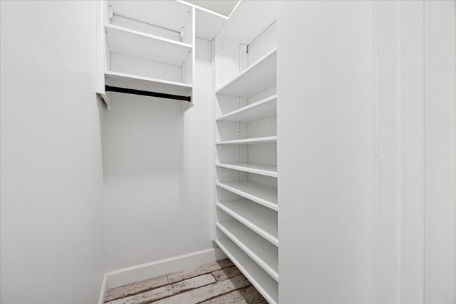 Building Photo - 854 Augusta Dr