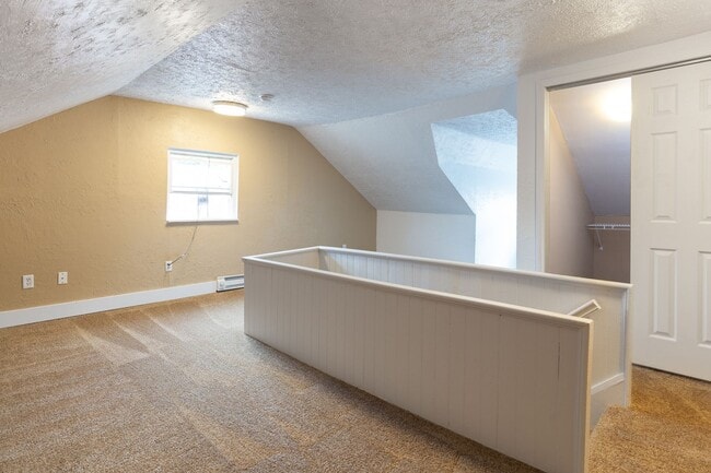 Building Photo - Updated 3BR 3 bath House with off street p...