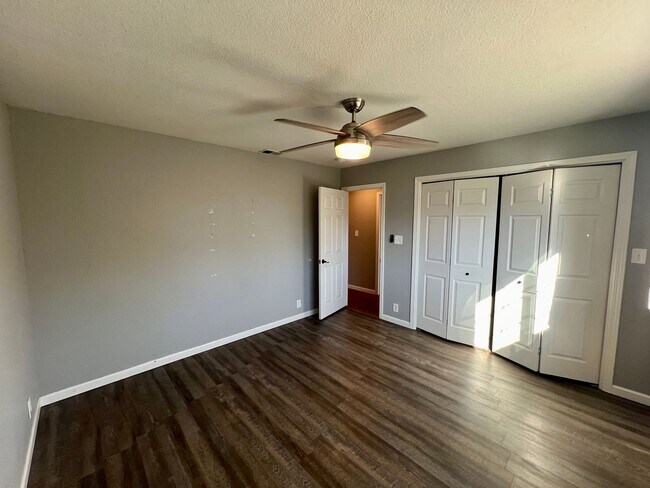 Building Photo - Well maintained single story on over half an acre lot!