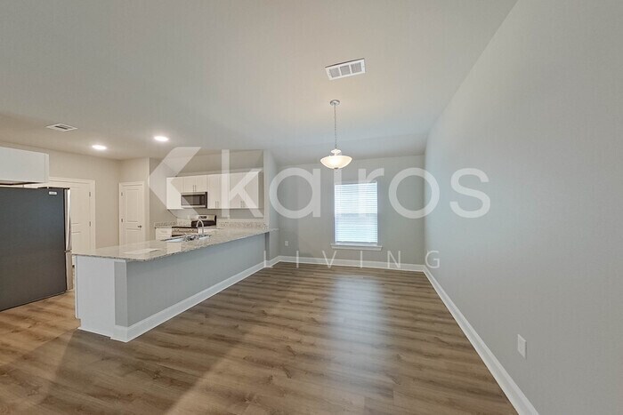 Building Photo - 13784 Pinyon Dr