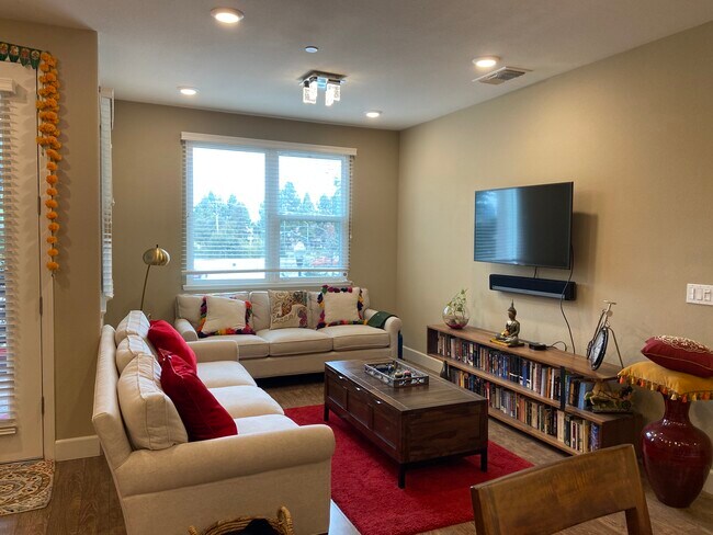 Building Photo - 1150 Karby Ter