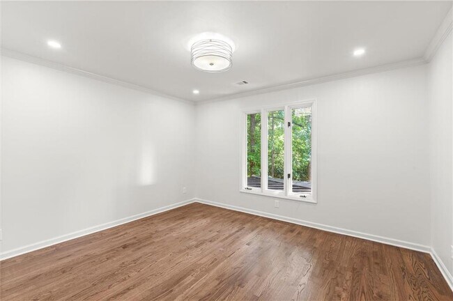 Building Photo - 459 Atlanta Country Club Dr