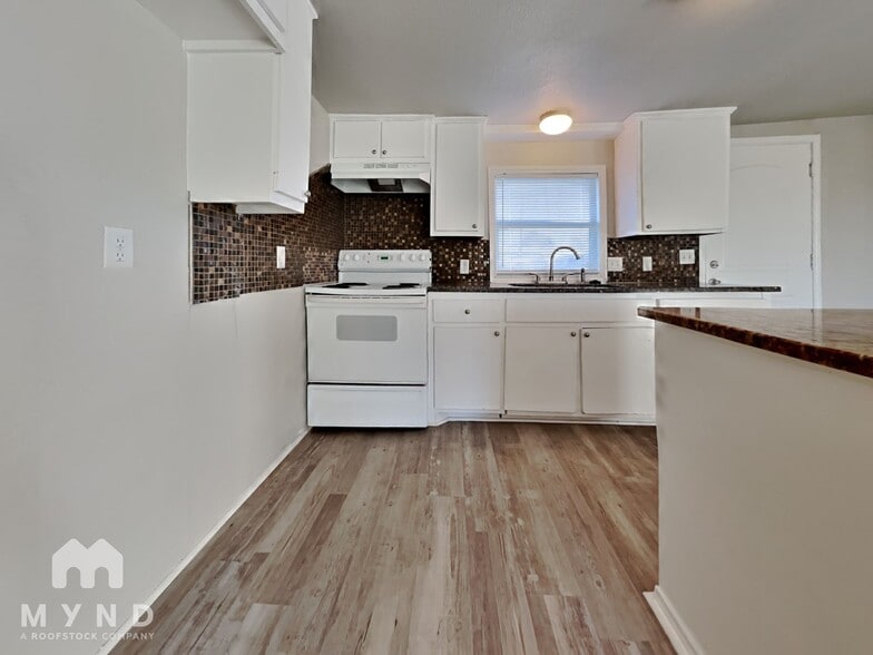 Building Photo - 3309 E 14th St