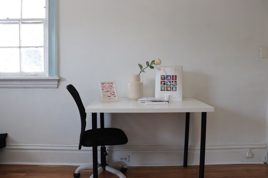 Building Photo - 5801 Douglas St